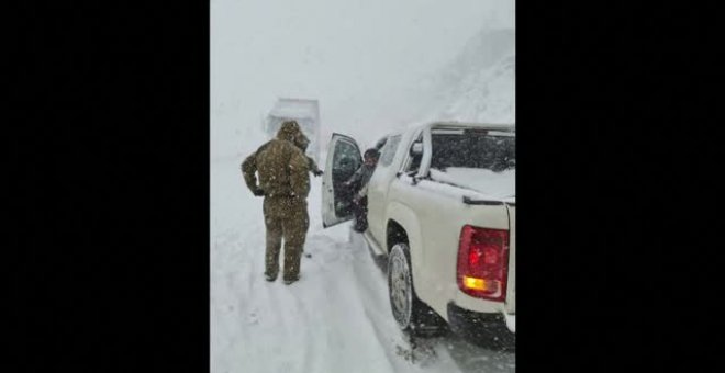 Fuertes tormentas de nieve en el centro de Chile causan problemas en las carreteras