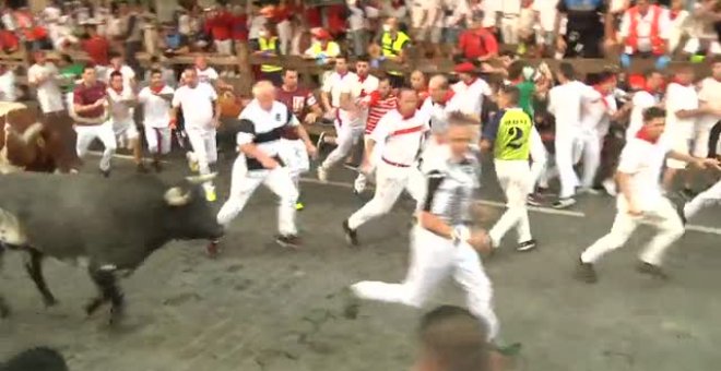 Tres corneados en un quinto encierro de San Fermín muy peligroso