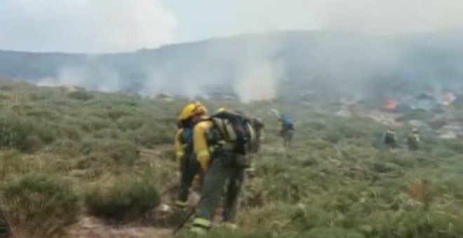 Descontrolado el incendio de Candelario, en Salamanca, que devora la Sierra de Béjar