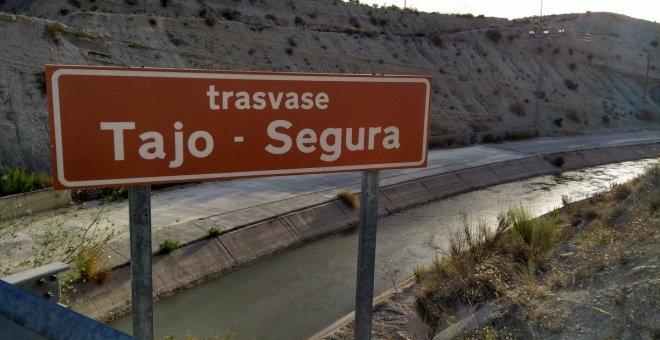 Transición Ecológica vuelve a reducir en julio el agua para regadíos por la vía del trasvase Tajo-Segura
