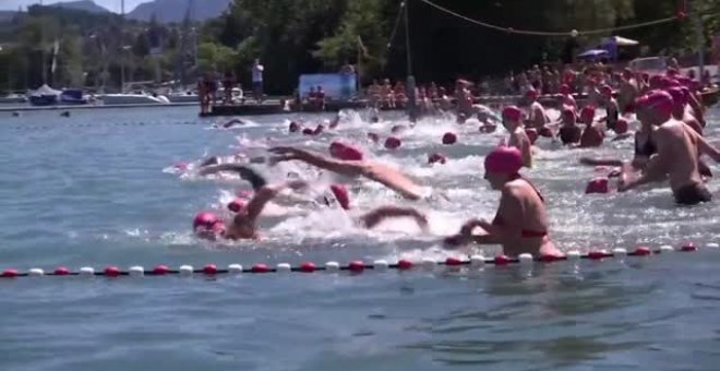 Más de 6000 nadadores participan en el cruce del lago de Zurich