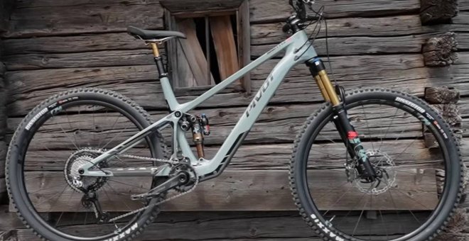 Pivot Shuttle SL 2023: una ligera e-bike 'full suspension' con un motor eléctrico ultracompacto