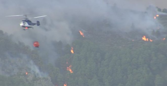 Las llamas siguen avanzando sin control en el incendio de las Hurdes