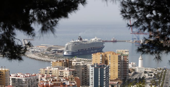 El rascacielos en el puerto de Málaga que da la espalda a la ciudad
