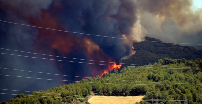 L'incendi que crema al Bages en condicions meteorològiques extremes amenaça 6.000 hectàrees de bosc