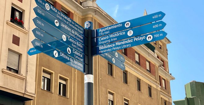 La nueva señalética "inteligente" de Santander traduce "casco histórico" como "shopping area"