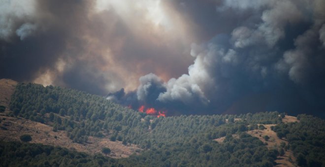 La ola de incendios en España se alía con el viento para dificultar su extinción