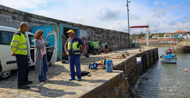 Obras Públicas invierte 178.475 euros en la instalación de pantalanes en el puerto