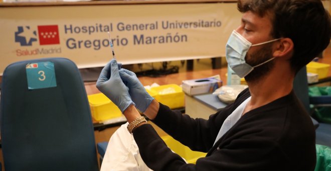 "Hay gente moribunda por los pasillos y no hay donde meterla": 85 pacientes sin cama en el hospital Gregorio Marañón