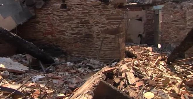 Los peritos comienzan a evaluar los daños en las viviendas afectadas por los incendios