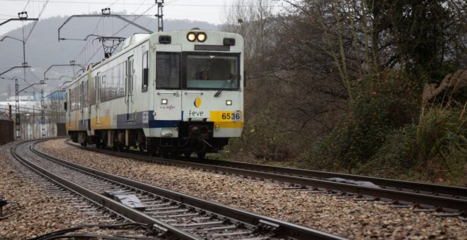 IU exige garantizar el tren Pola de Laviana-Gijón 12 horas al día
