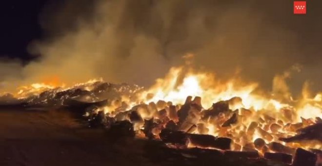 Noche de lucha contra las llamas en Guadalix de la Sierra (Madrid)
