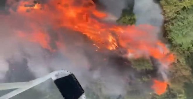 Las llamas obligan a desalojar a 100 personas al norte de Tenerife