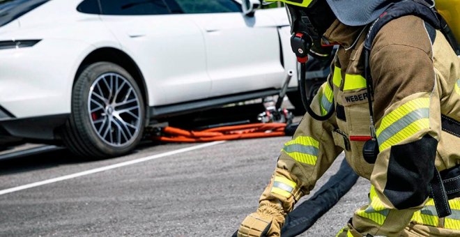 ¿Por qué se incendian las baterías de litio de los coches eléctricos?