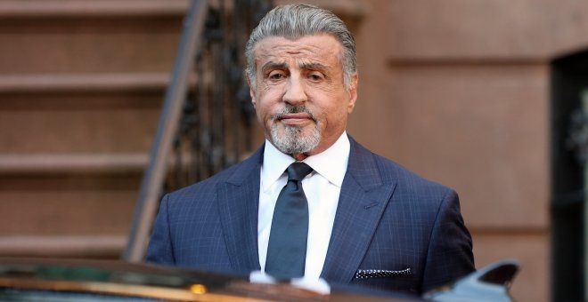 Stallone con superpoderes es lo que tu verano necesitaba pero aún no lo sabías