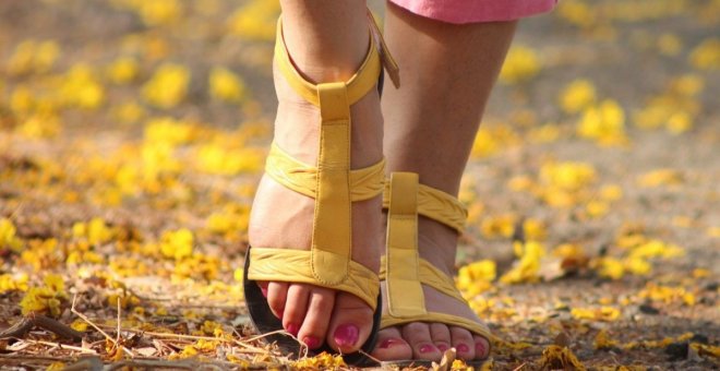 La trampa del zapato plano: abusar de él puede ser tan perjudicial como los tacones