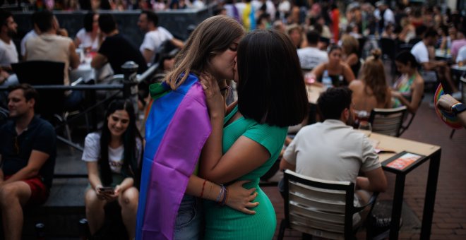 Otras miradas - En las ventanas hay lesbianas y en los balcones...