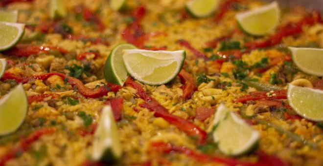 Twitter se espanta con esta paella que Almudena Ariza ha visto en Nueva York