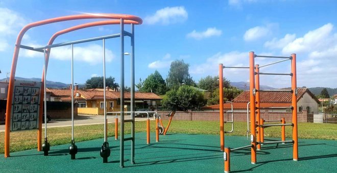 El gimnasio al aire libre de Sierrapando ya está en funcionamiento