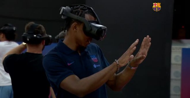 Jules Koundé visita el Camp Nou