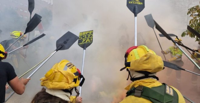 Los bomberos forestales piden a los castellanos y leones que se planten ante Mañueco, Vox y su gestión de los incendios