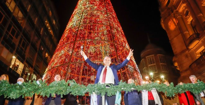 Vigo comienza a montar las luces de Navidad tras el anuncio de las medidas de ahorro energético