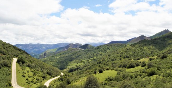 IU pide soterrar la línea de alta tensión entre Quirós y Teverga