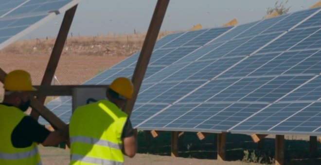 El pueblo que desafió al oligopolio eléctrico en plena subida de la luz empieza a ser energéticamente independiente