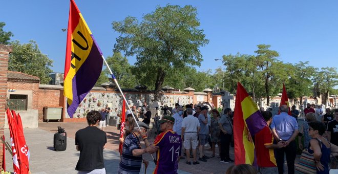 Así ha sido el homenaje en Madrid a las 13 Rosas y 43 Claveles