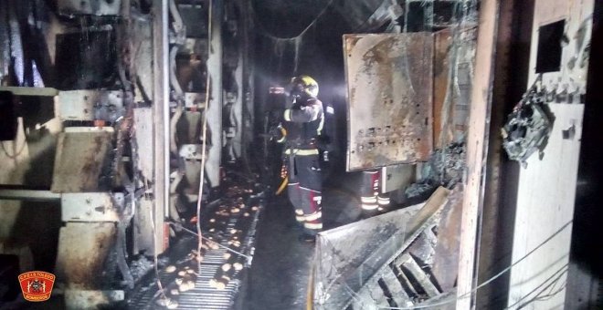 Aparatoso incendio en una granja avícola de la provincia de Toledo que afectó a cinco pasillos de producción