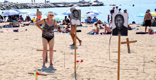 Jornada reivindicativa a la platja del Bogatell de Barcelona per denunciar les polítiques migratòries