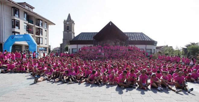 Más de 1.700 personas tiñeron las calles de rosa para la lucha contra el cáncer de mama