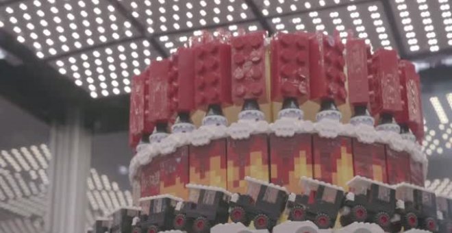 Una tarta gigante de Lego para celebrar su 90 aniversario