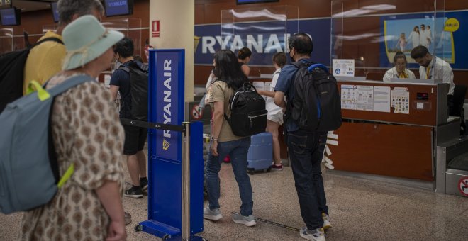 La tercera jornada de huelga en Ryanair deja seis vuelos cancelados en el aeropuerto del Prat​ y 20 retrasos