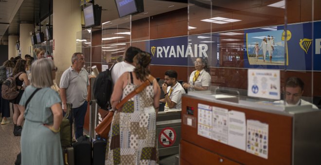 Dos vuelos cancelados y 55 retrasos en el cuarto día de huelga en Ryanair