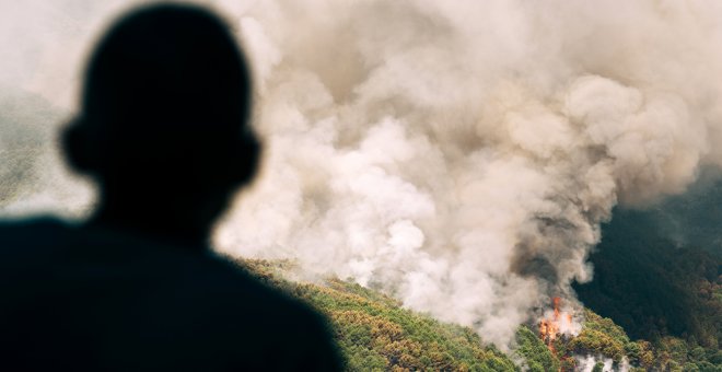 Cinco incendios siguen quemando Ourense y la climatología dificulta las labores de extinción en Murcia