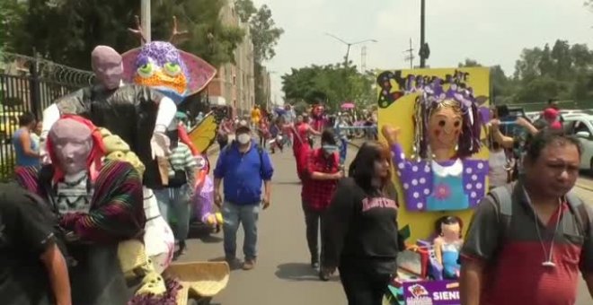 México se rinde a la originalidad y la fantasía de los alebrijes en un desfile lleno de color