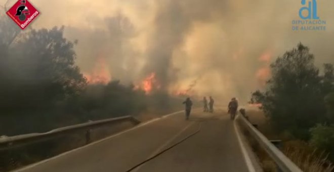 El incendio de Vall D'Ebo sigue avanzando sin control