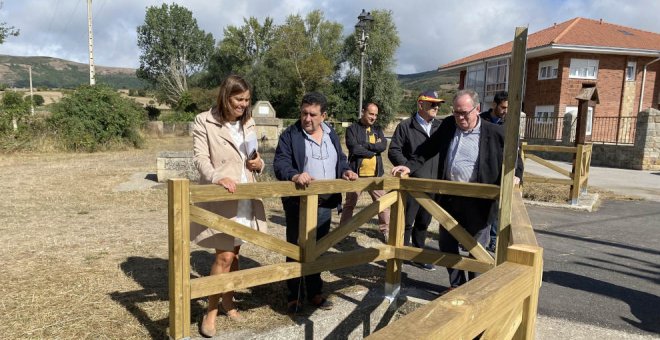 El Gobierno de Cantabria sustituye el vallado del río que pasa por Quintanamanil