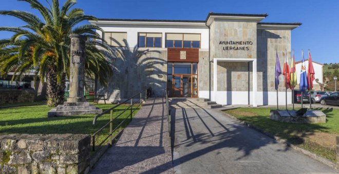 Sustituido el nombre de la Plaza del Marqués de Valdecilla por Plaza de los Cañones aprovechando el 400 aniversario