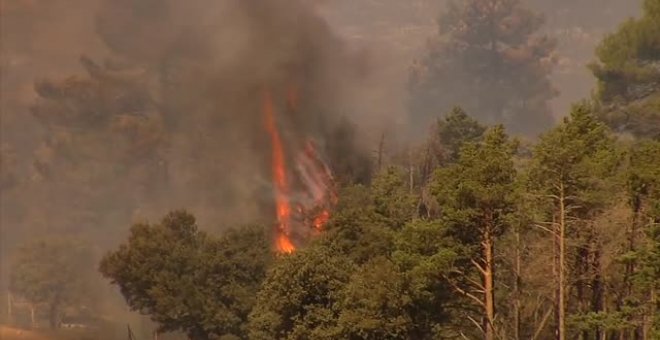 A pesar de las tormentas el fuego en Bejís sigue descontrolado