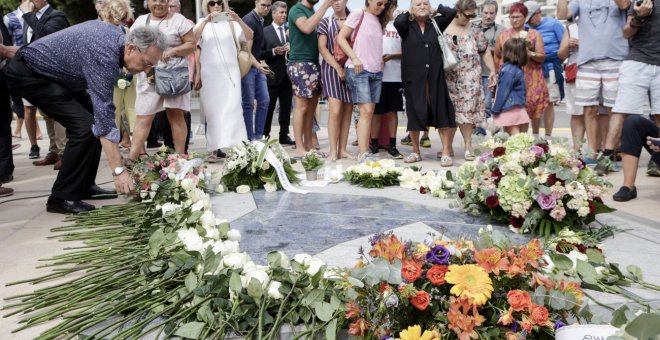 Cambrils recorda les víctimes de l'atemptat terrorista de fa cinc anys amb un acte "per prevenir l'odi"