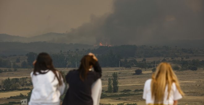 El incendio de Bejís se reaviva por el fuerte viento y el aumento de las temperaturas