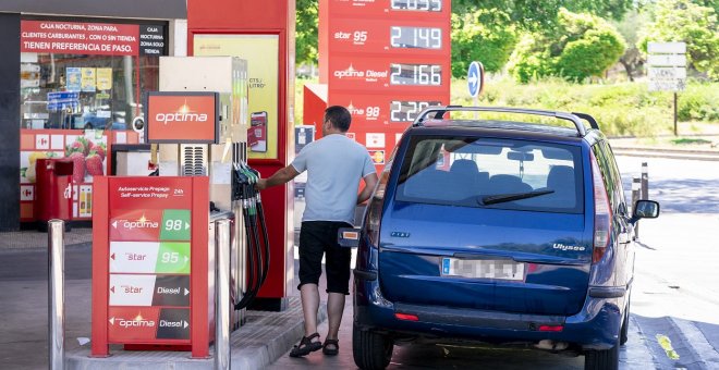 Baja el precio de los carburantes un 16% desde junio y cae a mínimos de abril
