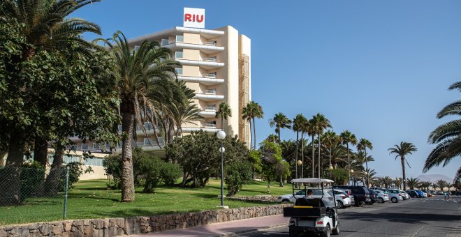 Dos hoteles, una isla privada y unas paradisíacas dunas: la historia de Riu en Fuerteventura