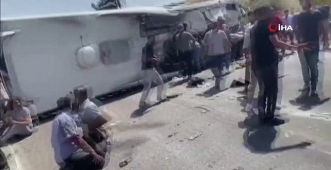 Al menos 16 muertos en Turquía al chocar un autobús contra un equipo de emergencias
