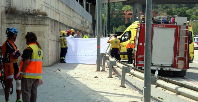 Dos ciclistes morts i dos ferits en un atropellament múltiple causat per un cotxe que ha fugit a Castellbisbal