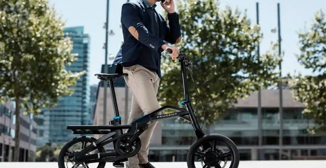 Una bicicleta eléctrica casi a mitad de precio: hasta 3.000 euros si se entrega un coche viejo