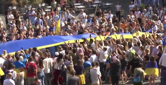 Europa se tiñe de azul y amarillo en solidaridad con Ucrania