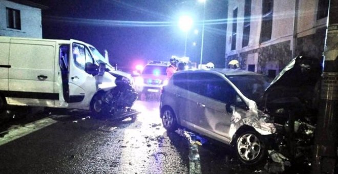 Un herido tras la colisión de un turismo con una furgoneta en Corvera de Toranzo